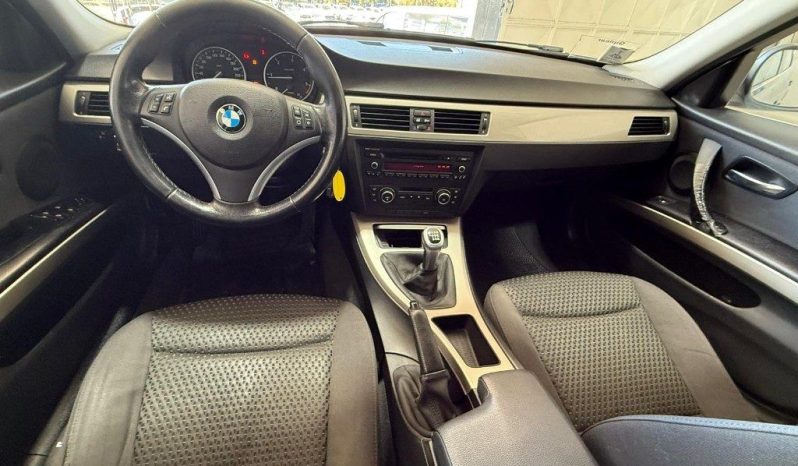 BMW 320 pieno