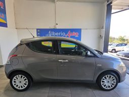 Lancia Ypsilon pieno