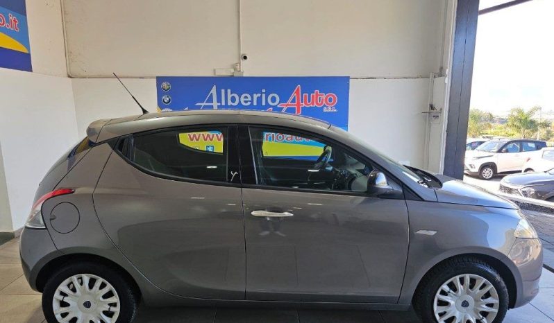 Lancia Ypsilon pieno