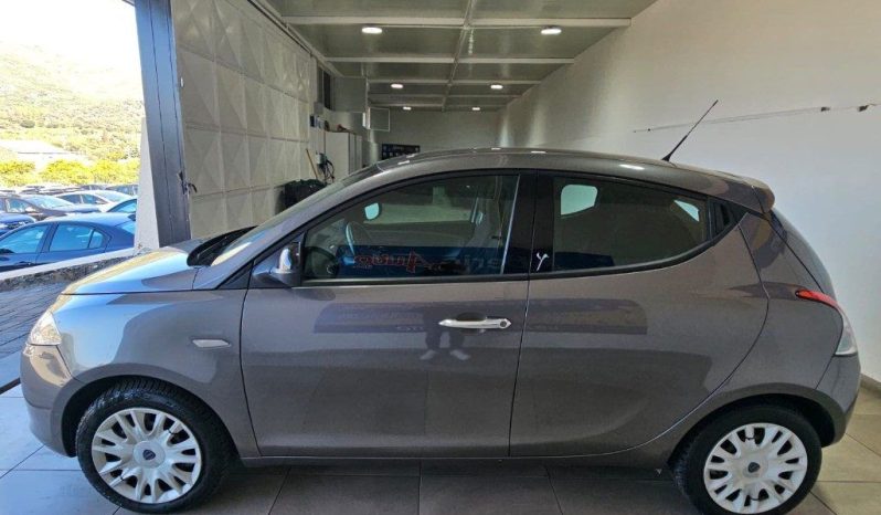 Lancia Ypsilon pieno