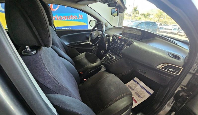 Lancia Ypsilon pieno