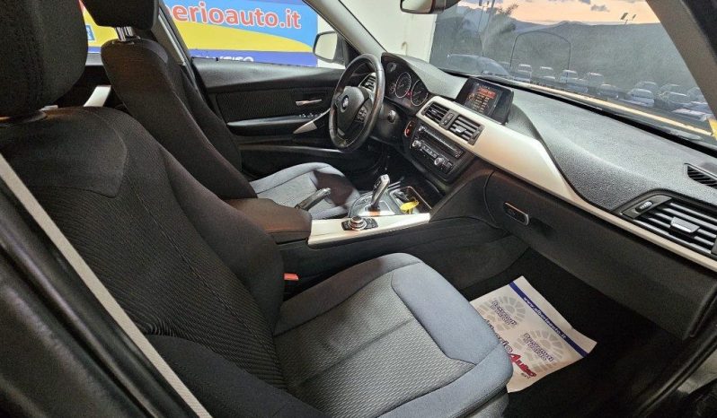 BMW 320 pieno