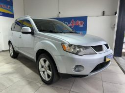 Mitsubishi Outlander pieno