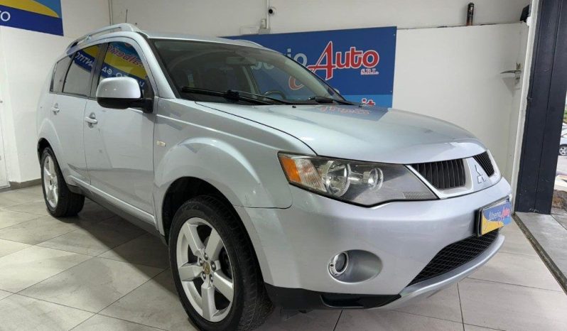 Mitsubishi Outlander pieno