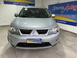 Mitsubishi Outlander pieno