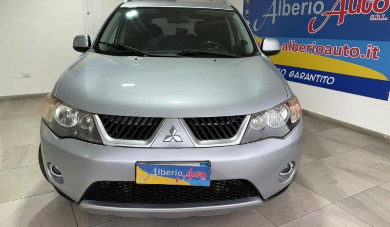 Mitsubishi Outlander pieno