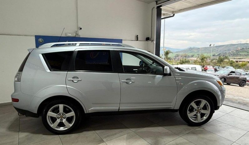 Mitsubishi Outlander pieno