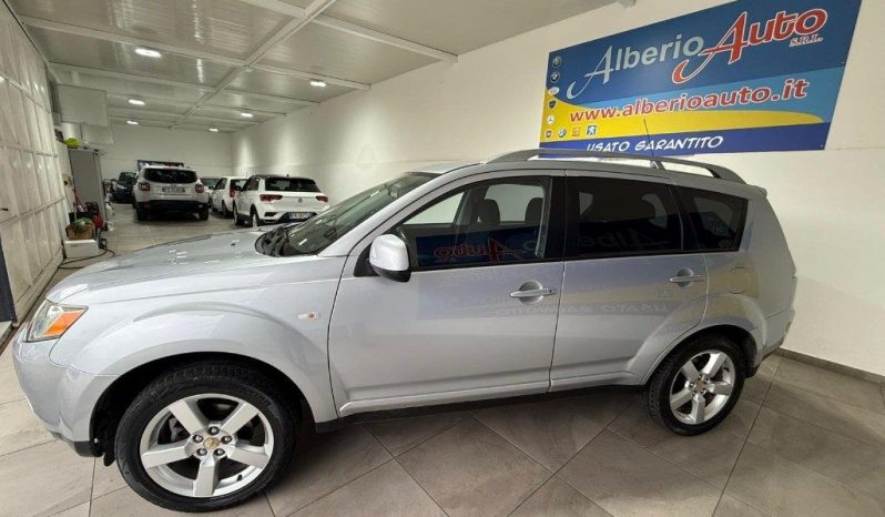 Mitsubishi Outlander pieno