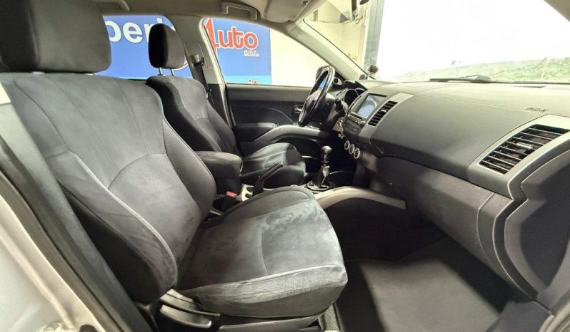Mitsubishi Outlander pieno