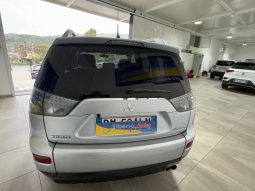 Mitsubishi Outlander pieno