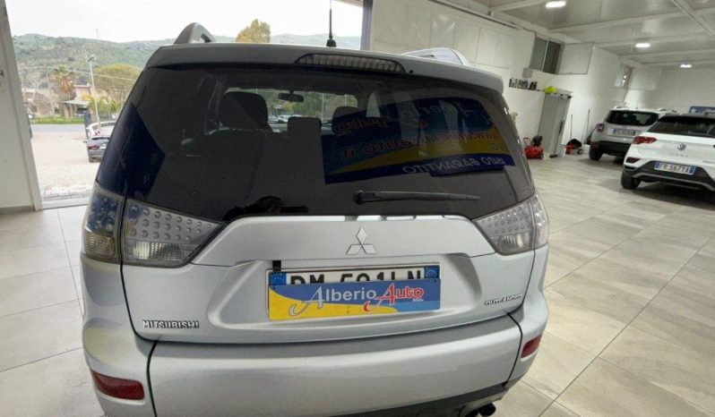 Mitsubishi Outlander pieno