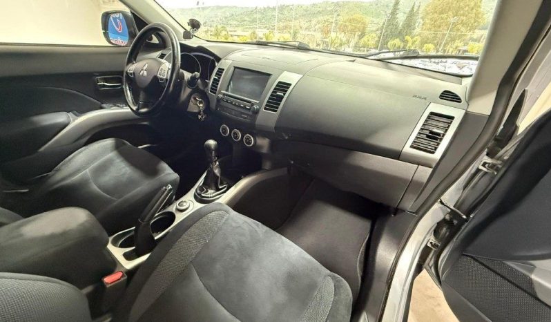 Mitsubishi Outlander pieno