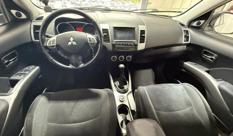 Mitsubishi Outlander pieno