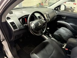 Mitsubishi Outlander pieno