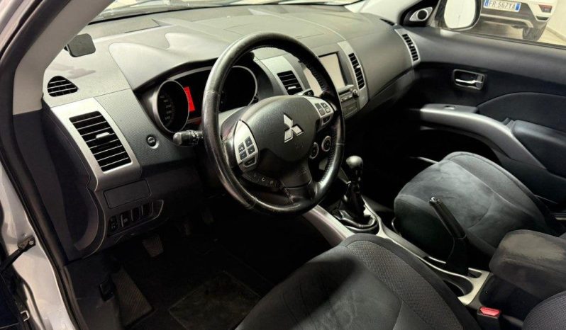 Mitsubishi Outlander pieno