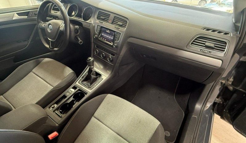 Volkswagen Golf pieno