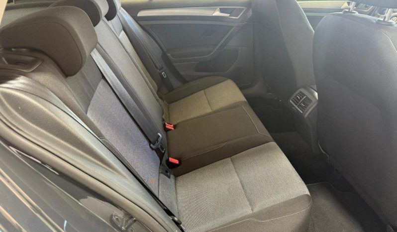 Volkswagen Golf pieno