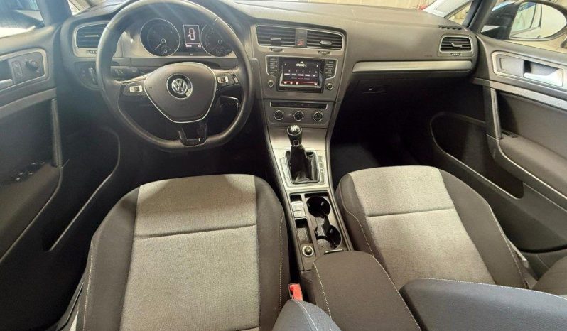 Volkswagen Golf pieno