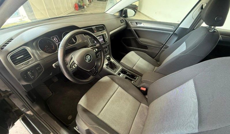 Volkswagen Golf pieno