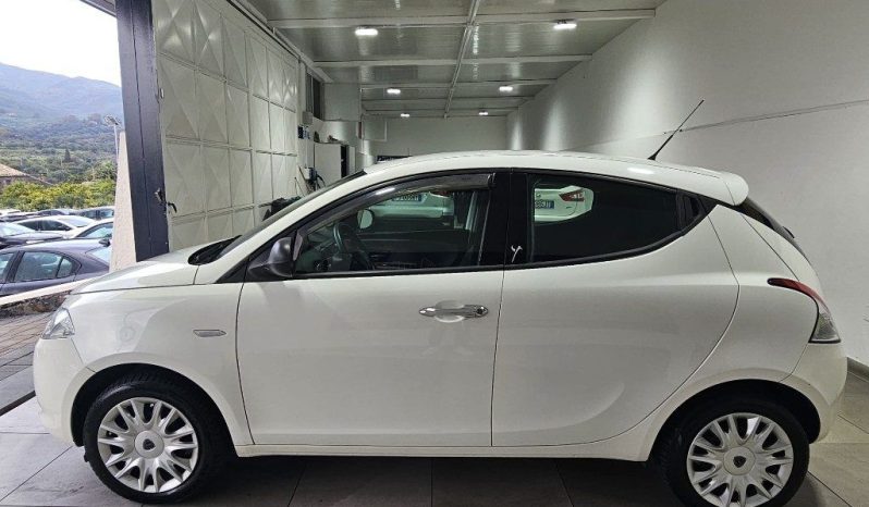 Lancia Ypsilon pieno