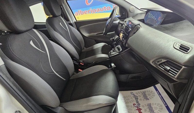 Lancia Ypsilon pieno