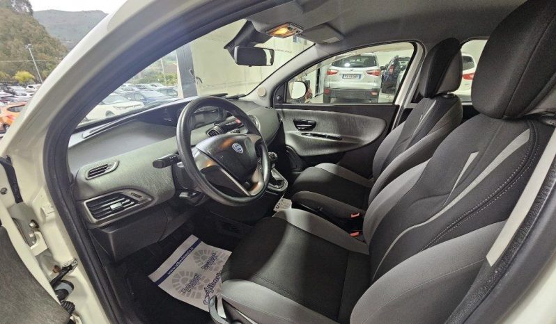 Lancia Ypsilon pieno