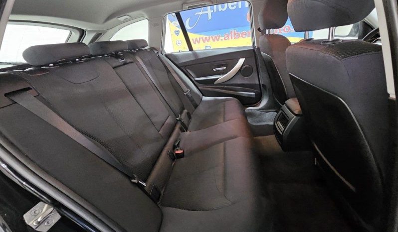 BMW 320 pieno