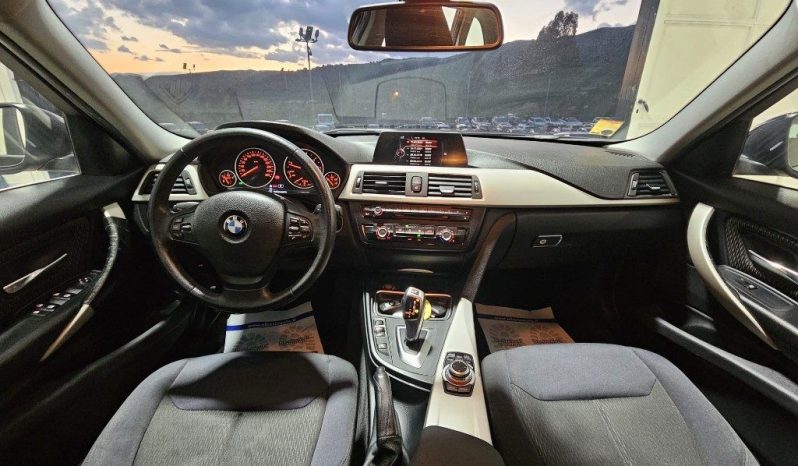 BMW 320 pieno