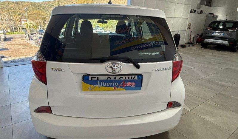 Toyota Verso-S pieno