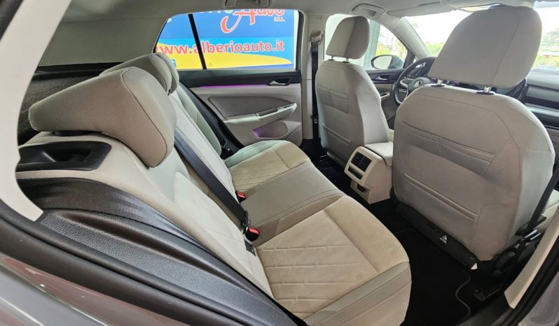 Volkswagen Golf pieno