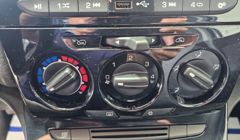 Lancia Ypsilon pieno