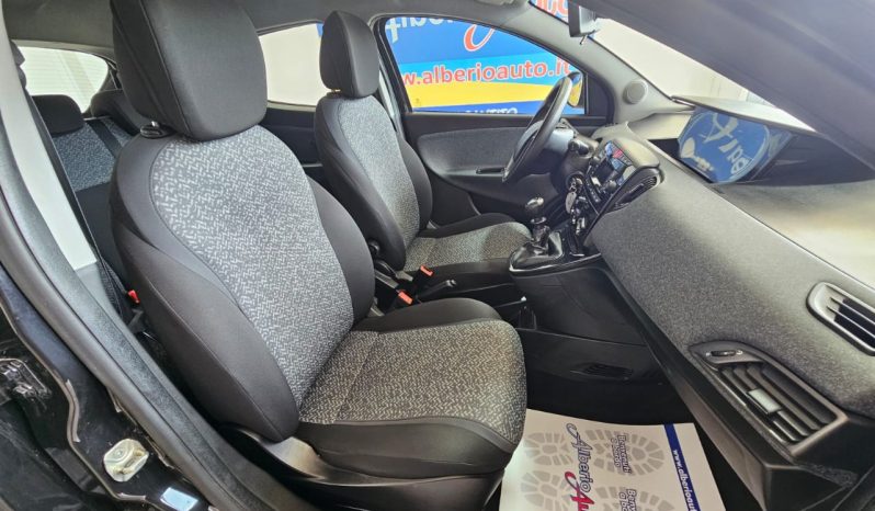 Lancia Ypsilon pieno
