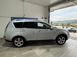 Mitsubishi Outlander pieno