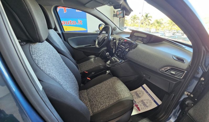 Lancia Ypsilon pieno